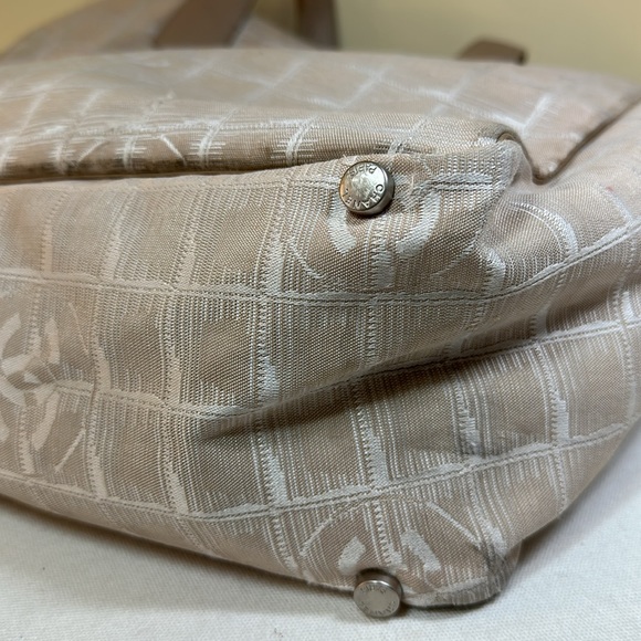 CHANEL Travel Line Fabric Tote Cream, Leather Straps, Serial 7 Series 2002-03 - Picture 14 of 15